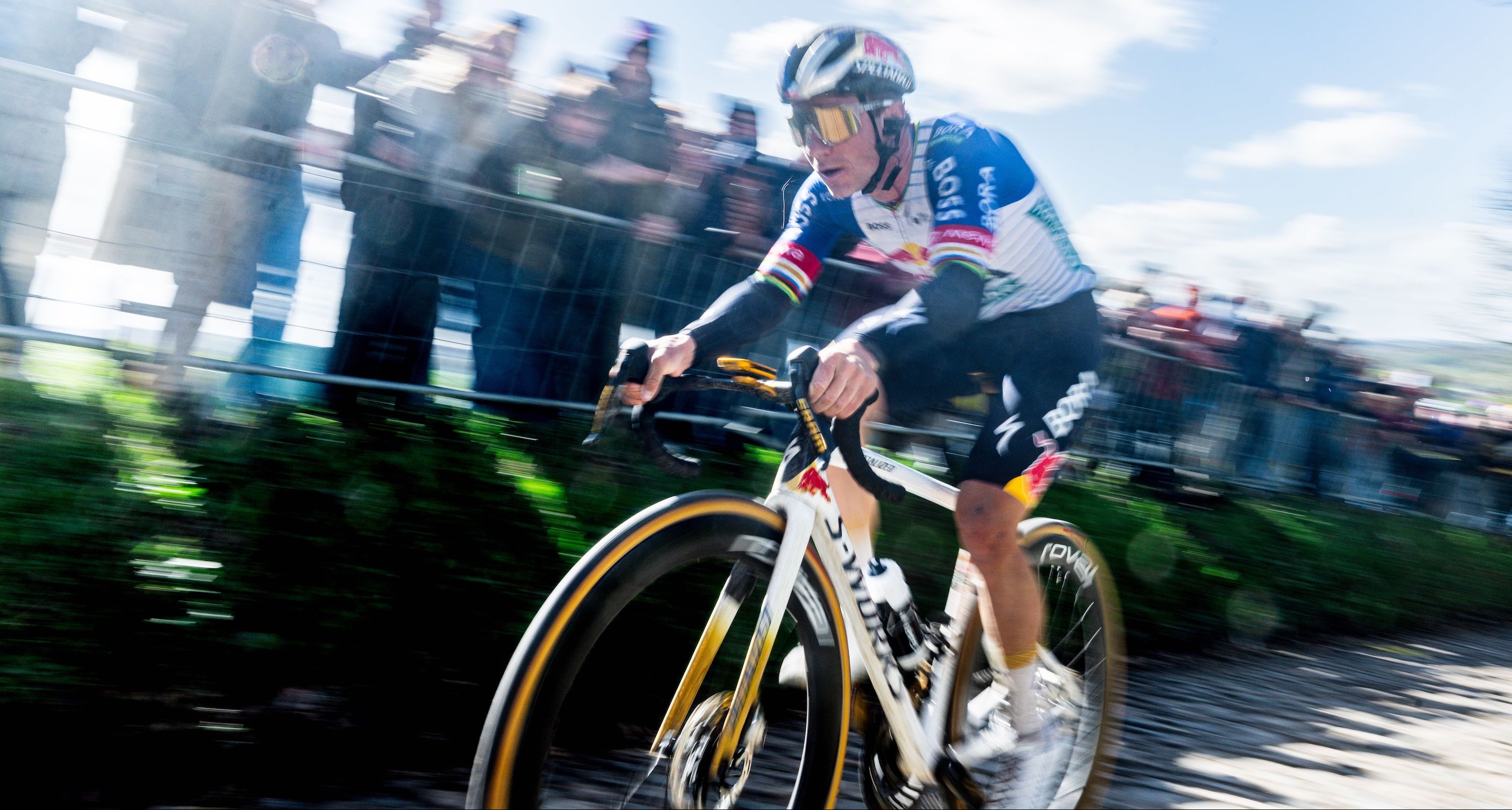 Remco Evenepoel racing with K-EDGE bike computer mount and chain catcher